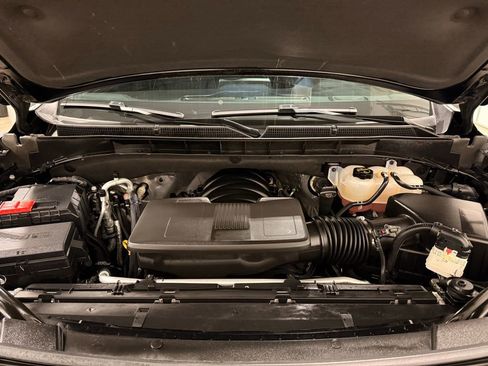 Used 2024 GMC Yukon XL SLT w/ SLT Luxury Package image 11