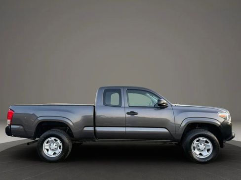 Used 2016 Toyota Tacoma SR RWD image 8
