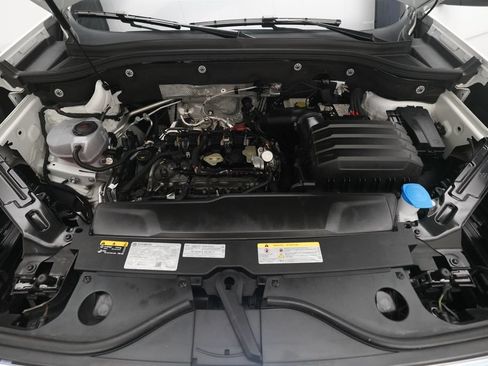 Used 2025 Volkswagen Atlas SE AWD/4WD image 3