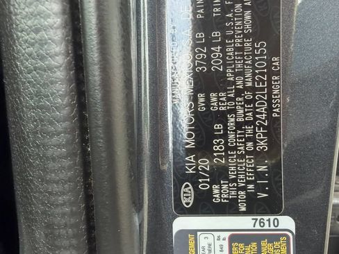 Used 2020 Kia Forte LXS FWD image 32