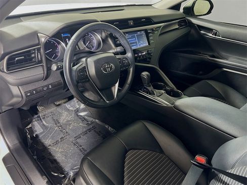 Certified 2019 Toyota Camry SE image 10