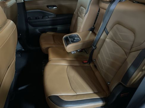 Used 2023 Nissan Pathfinder Platinum w/ Cargo Package image 13