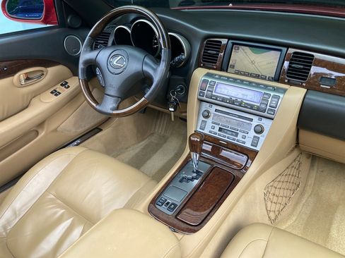 Used 2008 Lexus SC 430 Convertible RWD image 2
