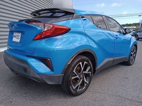 Used 2019 Toyota C-HR XLE FWD image 3