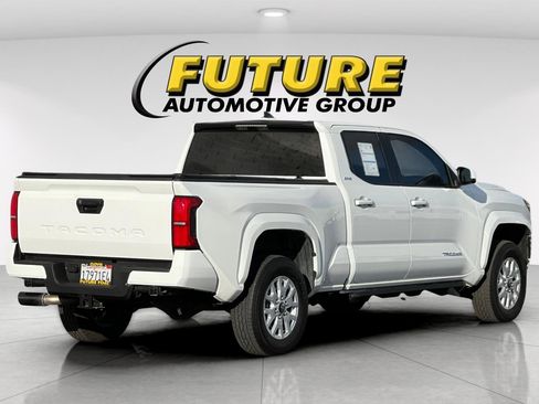 Used 2025 Toyota Tacoma SR5 image 4
