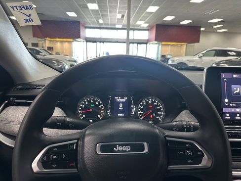 Used 2022 Jeep Compass Latitude image 16