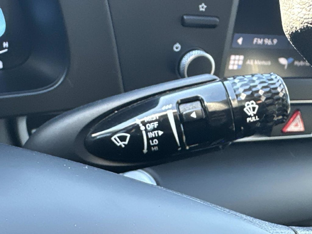 Used 2025 Hyundai Elantra Hybrid FWD image 24