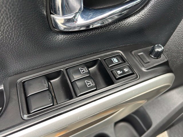 Used 2018 Nissan Titan SL w/ Chrome Package AWD/4WD image 31