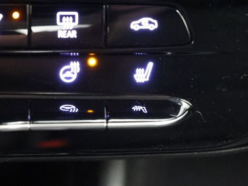 Used 2023 Chevrolet Bolt EUV LT w/ Comfort Package image 23