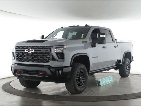 Used 2024 Chevrolet Silverado 2500 ZR2 w/ Technology Package AWD/4WD image 10