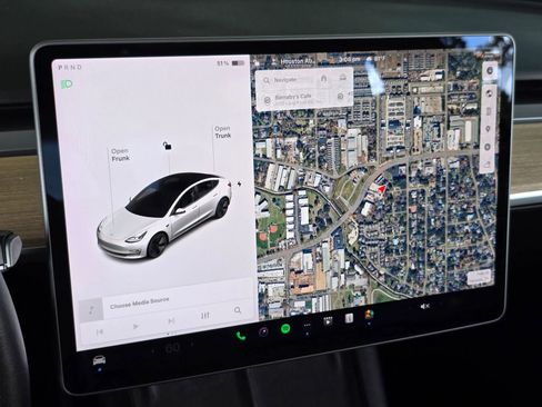 Used 2022 Tesla Model 3 Standard Range image 18