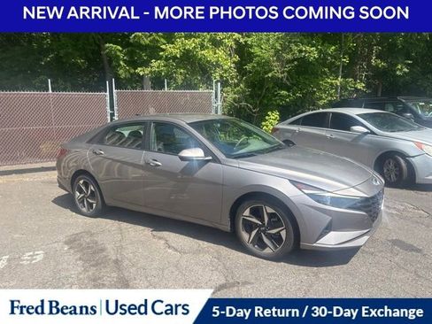 Used 2023 Hyundai Elantra SEL w/ Convenience Package FWD image 4