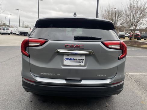 Used 2024 GMC Terrain SLE image 8