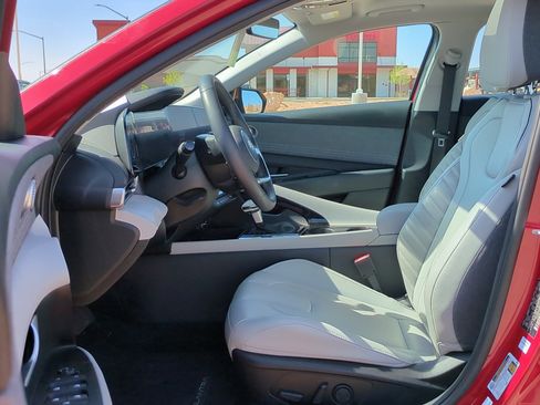 Used 2025 Hyundai Elantra Limited image 15