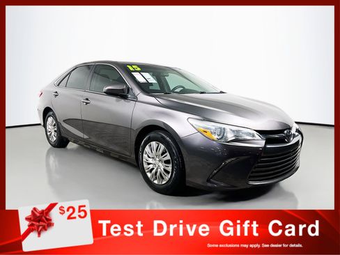 Used 2015 Toyota Camry LE image 1