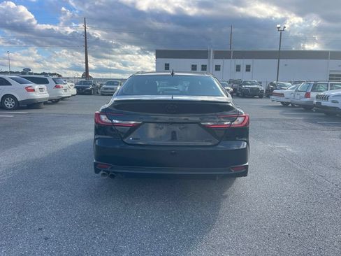 Used 2025 Toyota Camry SE w/ Multimedia Upgrade Package FWD image 5