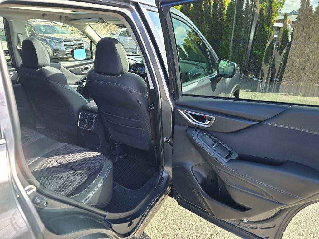 Used 2020 Subaru Forester Premium AWD/4WD image 13
