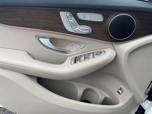 Used 2022 Mercedes-Benz GLC 300 4MATIC image 33