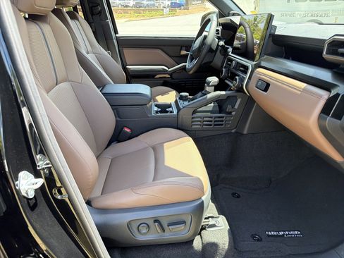 Used 2025 Toyota 4Runner Limited image 13