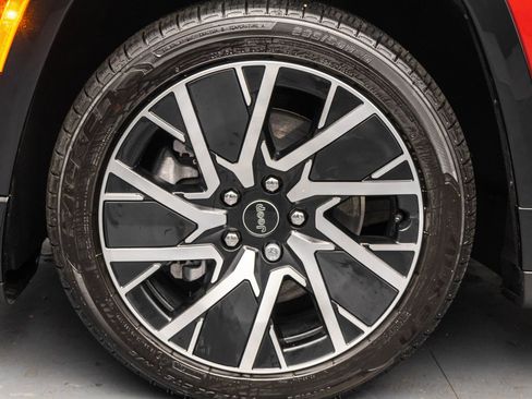 Used 2025 Jeep Wagoneer S Limited image 22