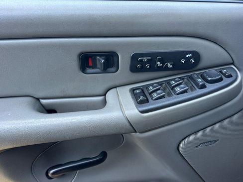 Used 2004 Chevrolet Tahoe LT w/ LT Preferred Equipment Group AWD/4WD image 11