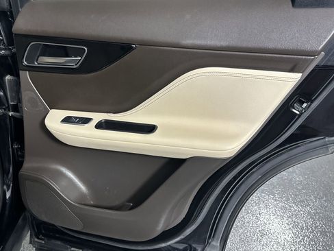 Used 2020 Jaguar F-PACE Prestige image 36