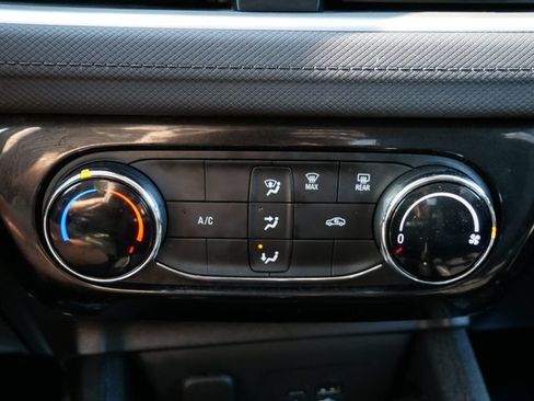 Used 2025 Chevrolet TrailBlazer LT AWD/4WD image 16