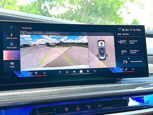 New 2024 BMW i7 xDrive60 w/ Executive Package AWD/4WD image 23
