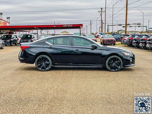 Used 2022 Nissan Altima 2.5 SR w/ Midnight Edition Package AWD/4WD image 9
