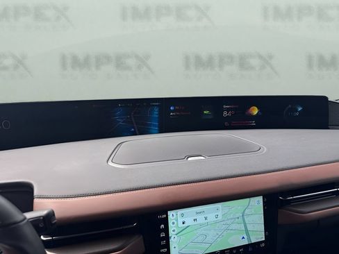 Used 2025 Lincoln Navigator Reserve AWD/4WD image 12