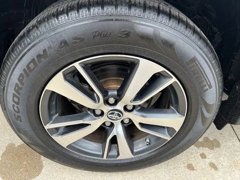 Used 2017 Toyota RAV4 XLE w/ Plus Extra Value Package AWD/4WD image 7