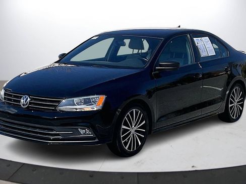 Used 2016 Volkswagen Jetta Sport image 4