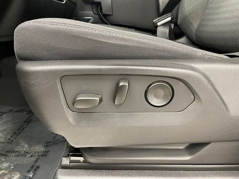 Used 2023 Chevrolet Silverado 1500 LT AWD/4WD image 11