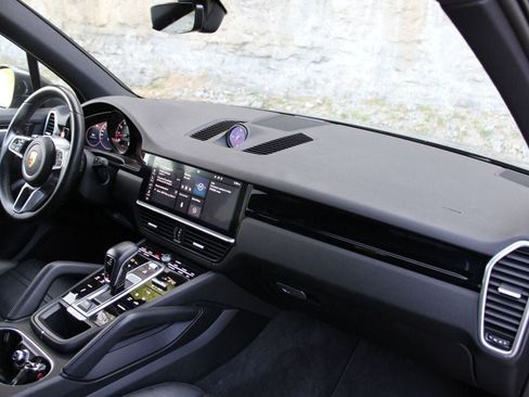 Used 2019 Porsche Cayenne S image 21