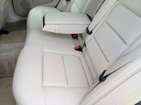 Used 2014 Mercedes-Benz E 250 BlueTEC Sedan image 58