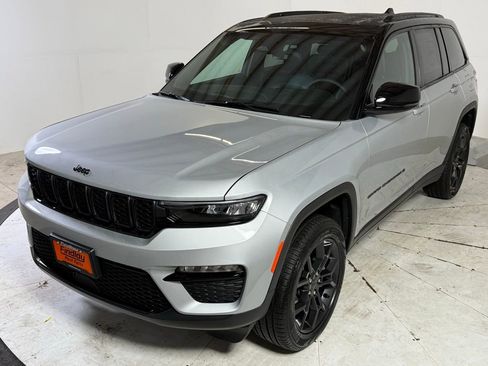 New 2025 Jeep Grand Cherokee Limited w/ Trailer Tow Package AWD/4WD image 3