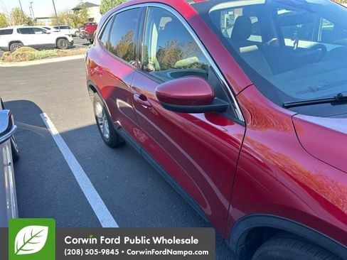 Used 2020 Ford Escape SE image 3