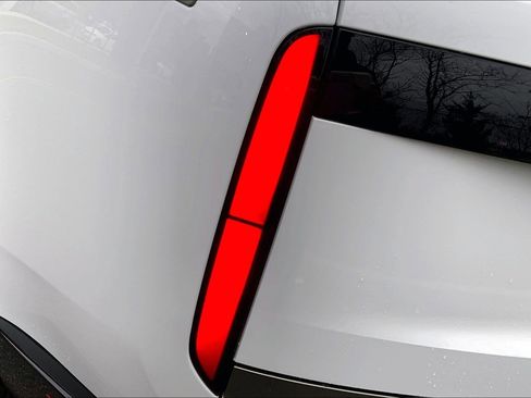 New 2026 Land Rover Range Rover Long Wheelbase SE image 14