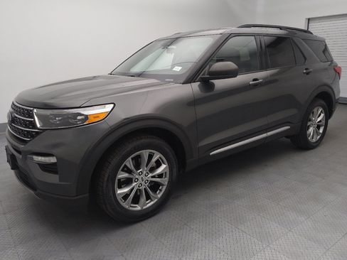 Used 2020 Ford Explorer XLT w/ Equipment Group 202A AWD/4WD image 2