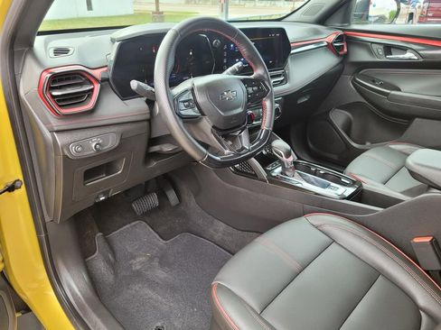 Used 2025 Chevrolet TrailBlazer RS w/ Driver Confidence Package FWD image 2