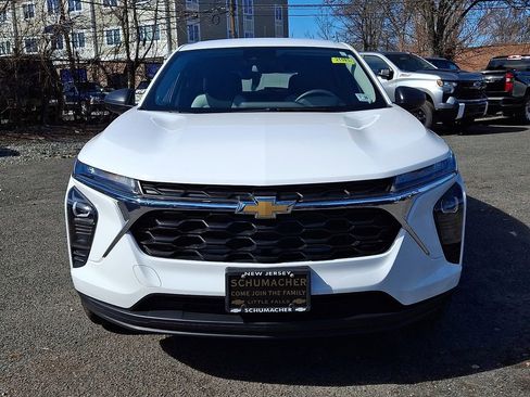 Used 2024 Chevrolet Trax LS w/ Driver Confidence Package image 3