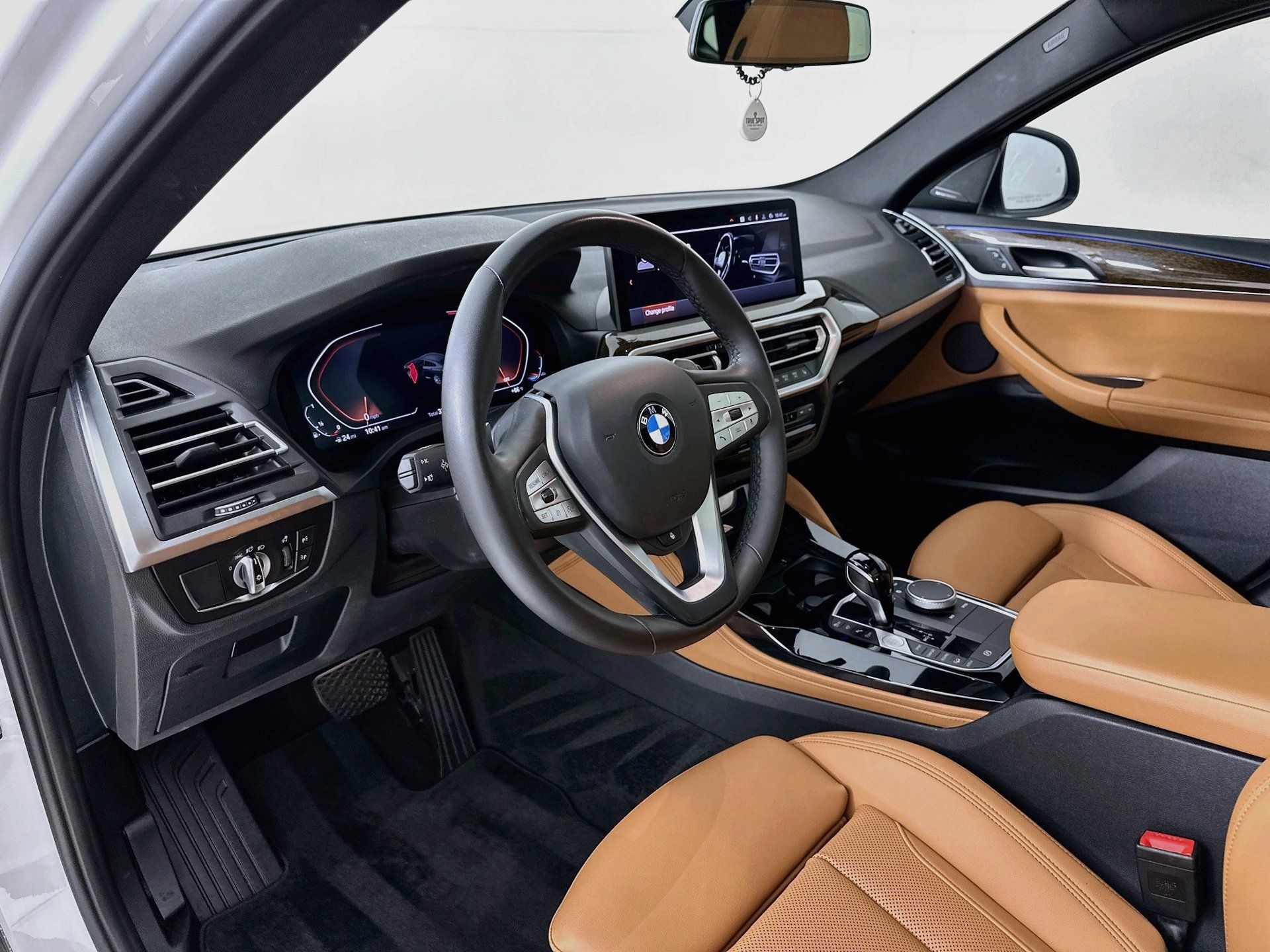 Used 2024 BMW X4 xDrive30i w/ Premium Package AWD/4WD image 10