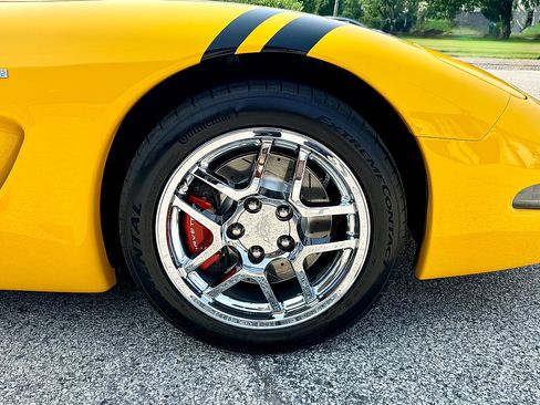 Used 2004 Chevrolet Corvette Z06 w/ Memory Package RWD image 15