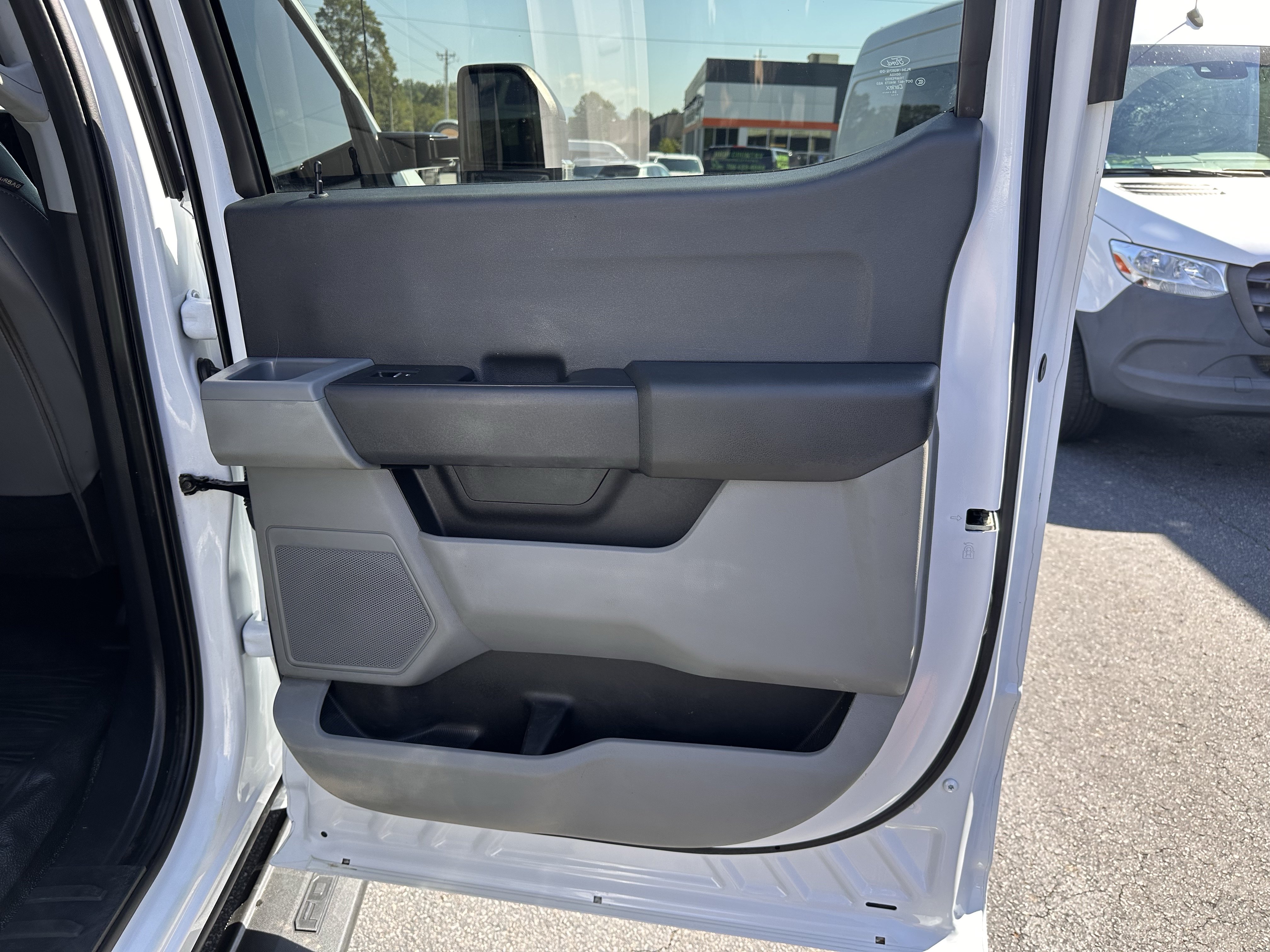 Used 2024 Ford F550 4x4 Crew Cab Super Duty image 13