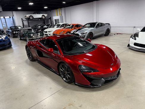 Used 2018 McLaren 570S Spider image 14