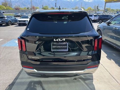 Certified 2025 Kia Sorento S w/ Panoramic Sunroof Package AWD/4WD image 5