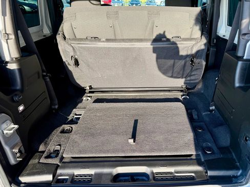 Used 2021 Jeep Wrangler Sport image 5