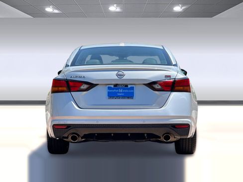 Used 2024 Nissan Altima 2.5 SR FWD image 9