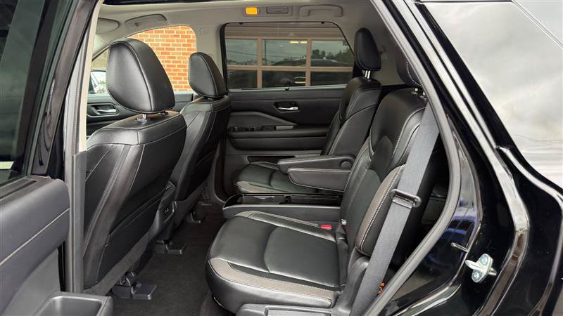 Used 2023 Nissan Pathfinder 4WD SL w/ SL Premium Package image 18