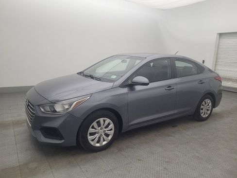 Used 2019 Hyundai Accent SE FWD image 2